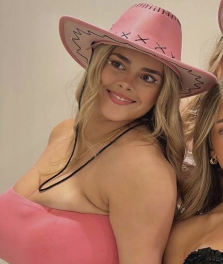 Sophia R high quality pornstar photos