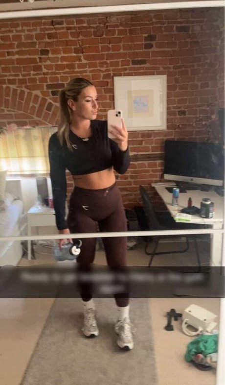 Hol Grace adult model images