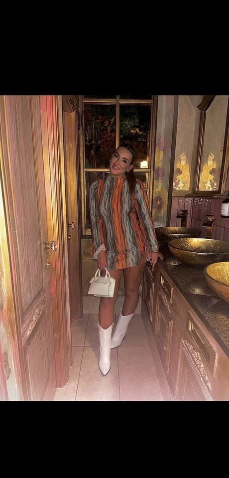 Hol Grace model top image