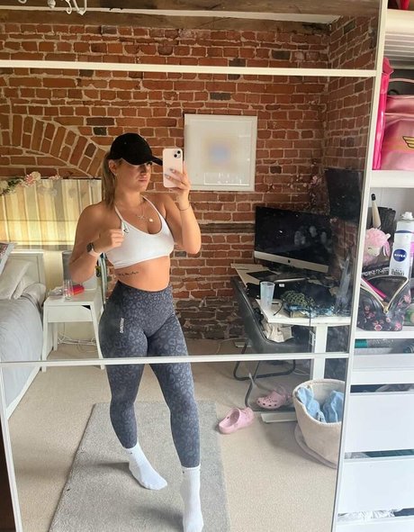 Hol Grace perfect model picture