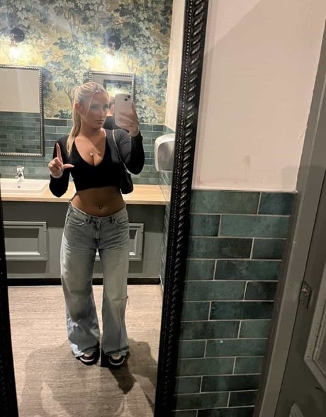 Hol Grace art actress img