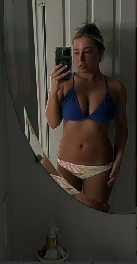 Belle Warren star sexy images