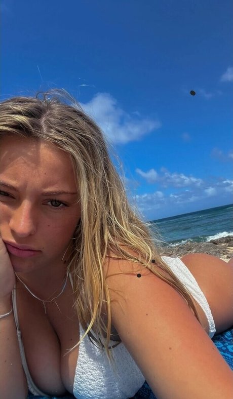 Belle Warren star sexy archive