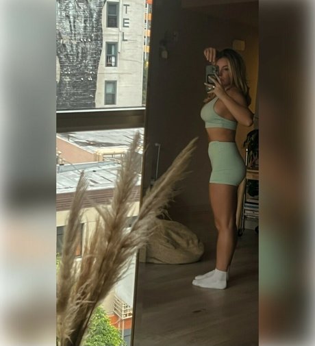 Belle Warren nice model photo