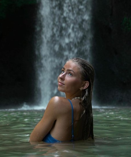 trans girl onlyfans hd pic