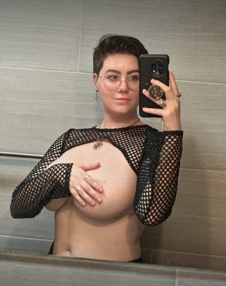 The Audaxity exclusive model photo