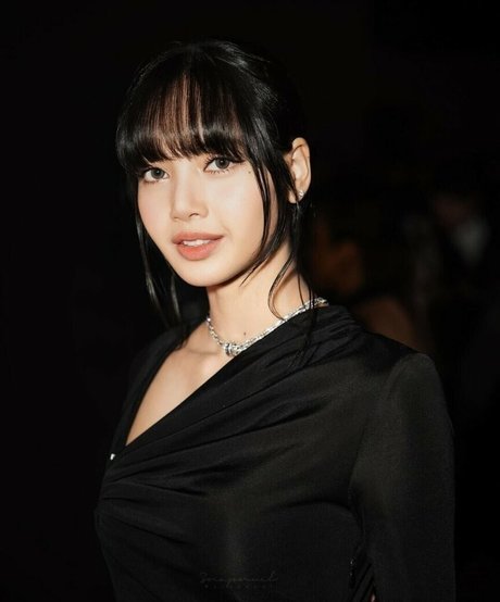 Lisa Blackpink naked actress photo