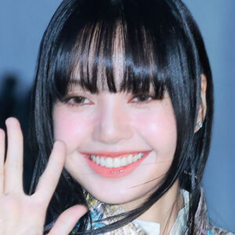 Lisa Blackpink top model image