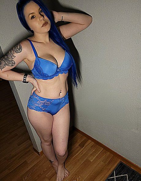 isaredbird naked model picture