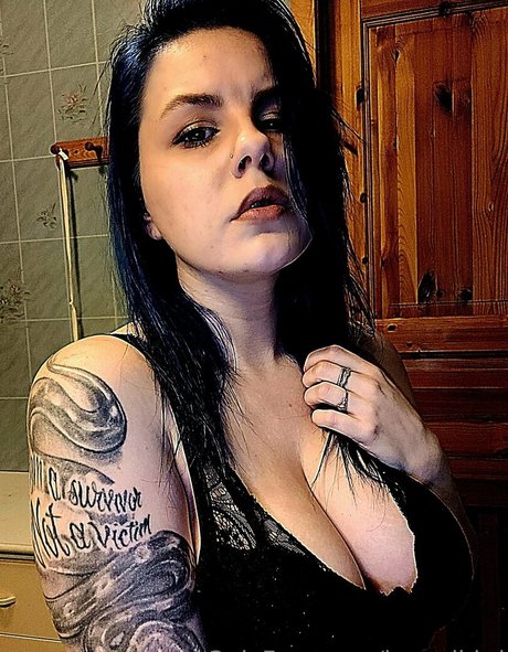 isaredbird star erotic photo