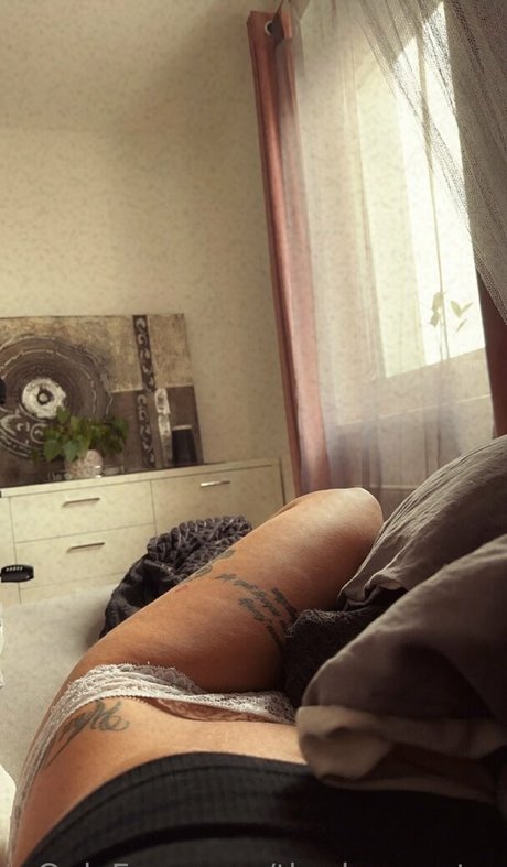 theduramater sexy model picture