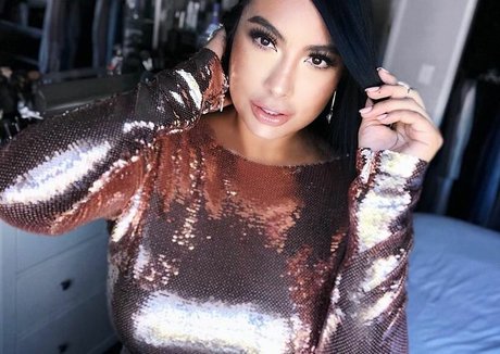 stepdaughter onlyfans pornographic photos