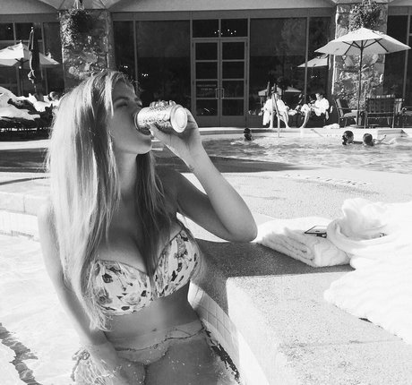 Aimee Eline model hd img