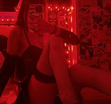 Delusionalsh0ne sexy pornstar photo