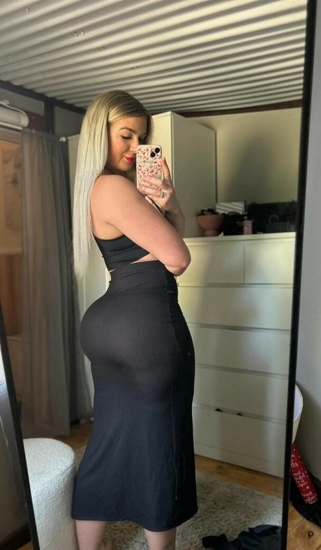 Nikita Simpson star sex pictures