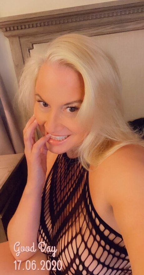 Tammy Sunny Sytch erotic pornstar pics