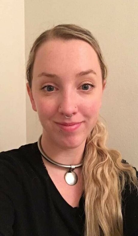 HotwifeAly perfect actress pic