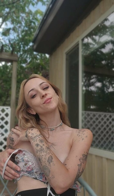 lilsweetpeamarie nudes model gallery