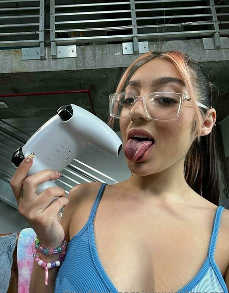 Violet Gems porn model img