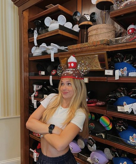 Lananegrini naked model images