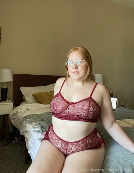 cinnamon siren porn model photos