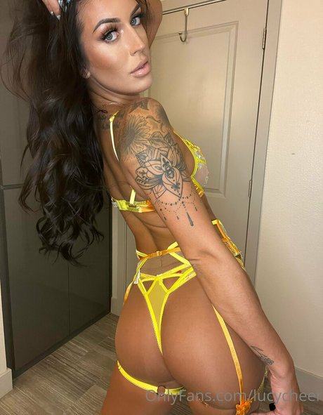 lucymomma exclusive model pics