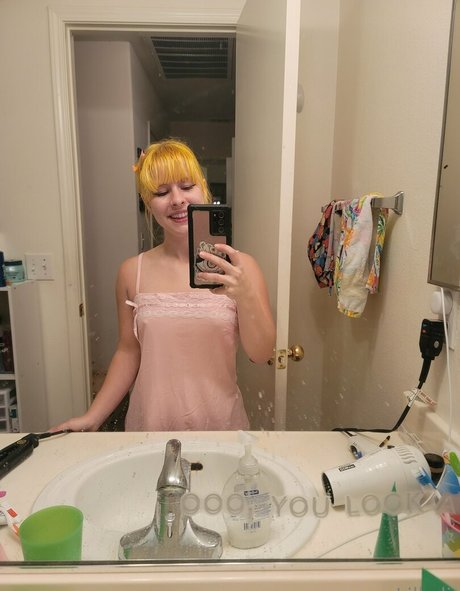 Lilly Lit model naked picture