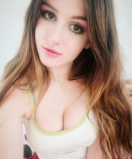 busty mom onlyfans hot xxx pic