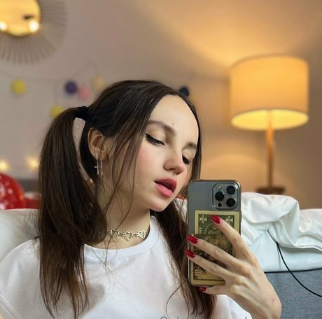 youngy lizzy model art pics