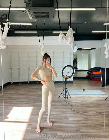 youngy lizzy perfect actress photos