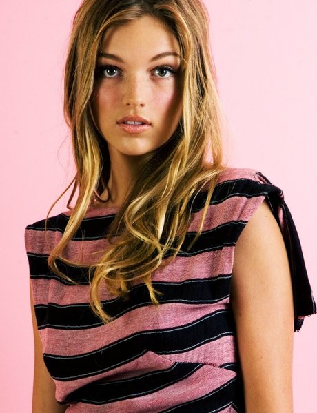 Lili Simmons nice actress image