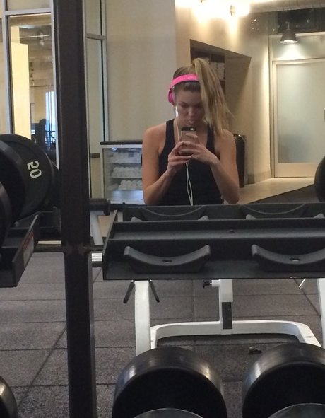 Lili Simmons model high quality image