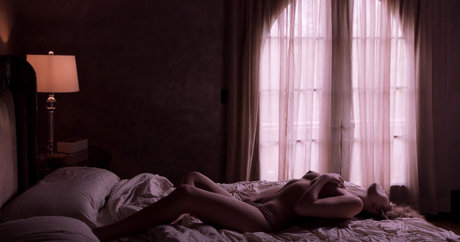 Lili Simmons top model pictures