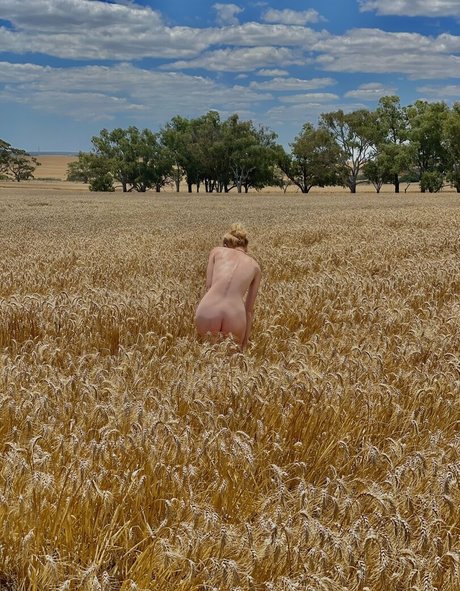 girl on girl onlyfans naked pics