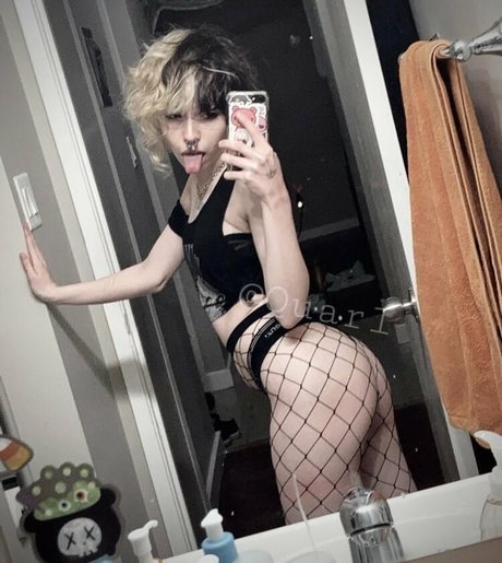 Quarlx naked star img