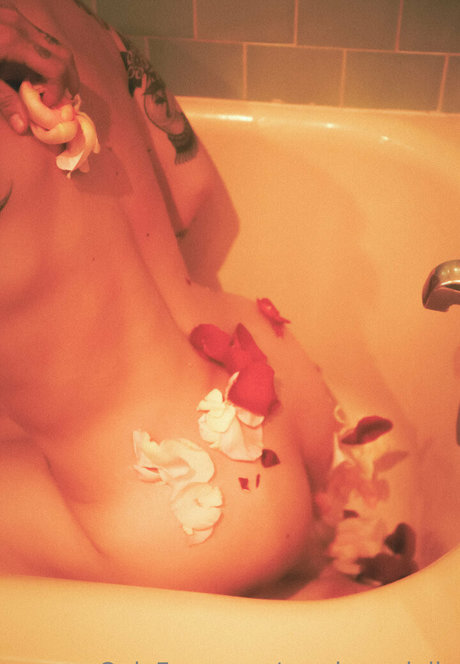 Sarahvandella xxx actress pic