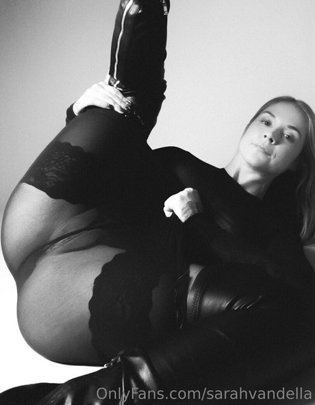 Sarahvandella free star pics