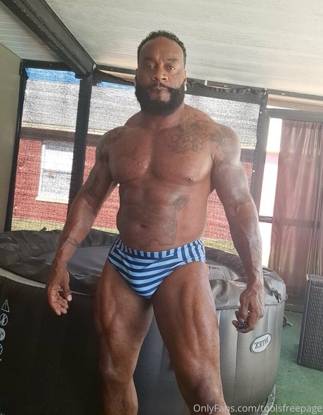 toolsfreepage model nude pictures