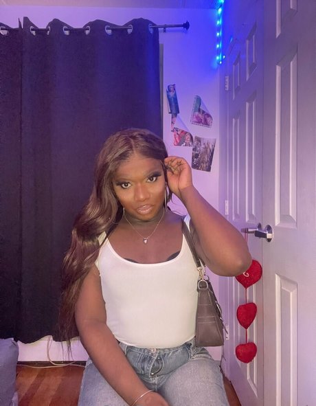 sissy serayah pornstar pic