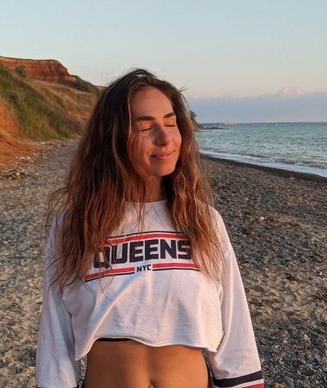 Anna Adamovich best star pic