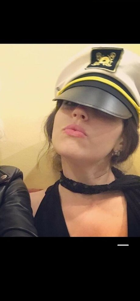 Emily Axford art star img