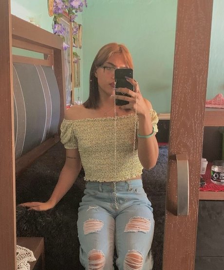 busty mom onlyfans hot nude pics