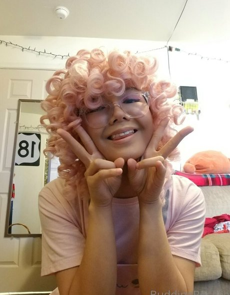 buddingroselia model naked pic