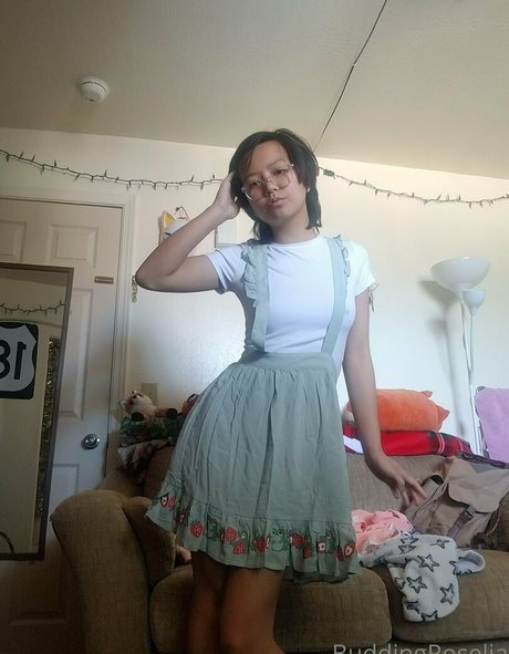 buddingroselia model nudes picture