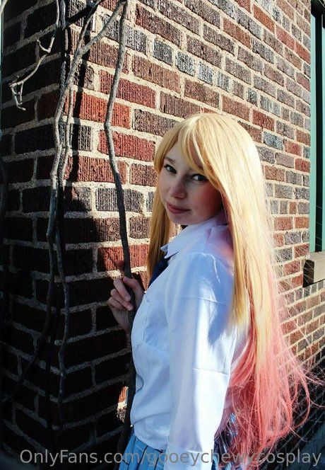 gooeychewycosplay sexy model img