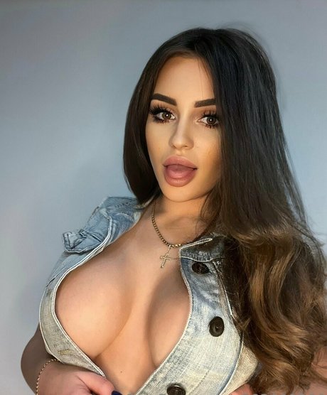 BelaLollitta star porn pics