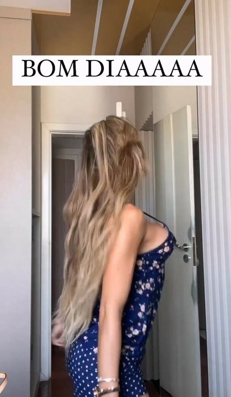 Gabi Martins pretty model pic