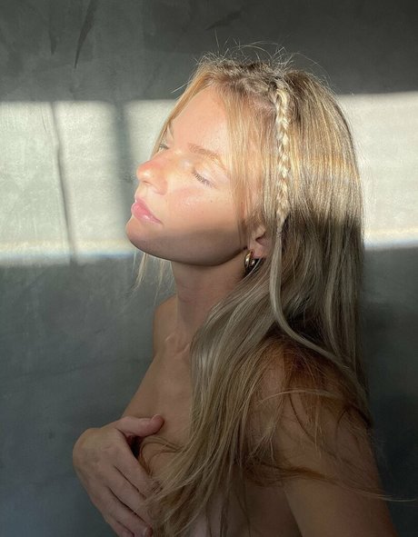 hailey pandolfi nude model img