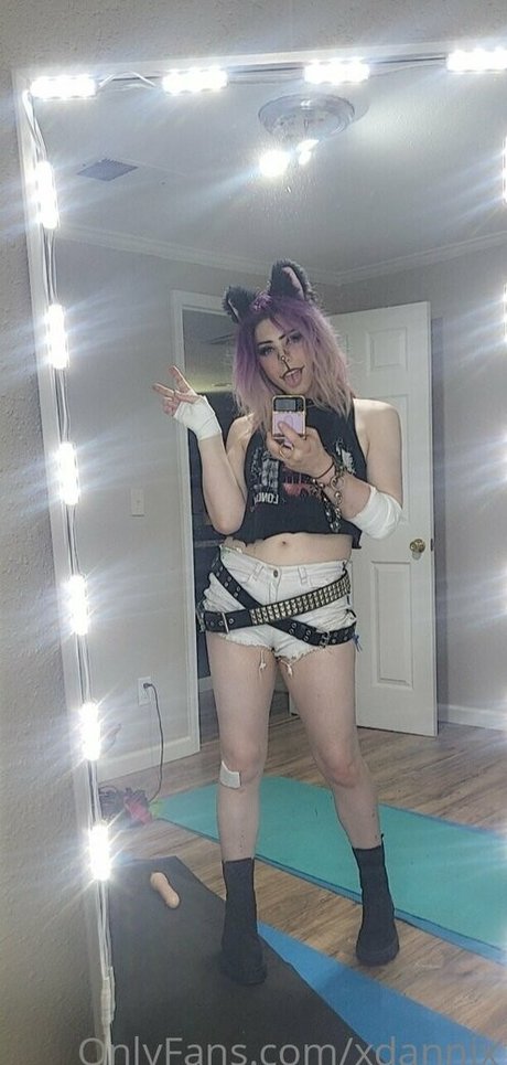 xdannix pretty actress pics