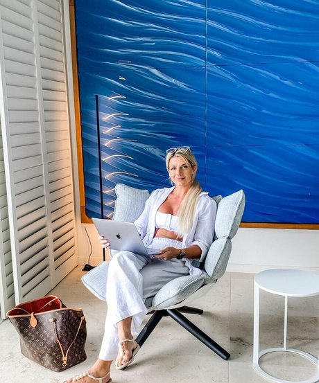 Asha Coulthard sexy model galleries